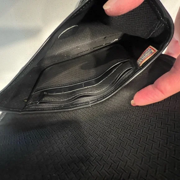 Euc Dooney and Bourke  crossbody bag - Picture 5 of 6